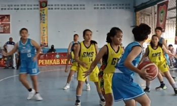 Partai final cabor basket puteri Porprov Kalteng 2023, Kotim (biru) 50 27 Gumas (kuning) di GOR Indoor Lodan, Jumat 4 Agustus 2023.