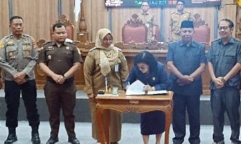 Penandatanganan nota kesepakatan atas KUA PPAS Tahun Anggaran (TA) 2024, Selasa 15 Agustus 2023. 1