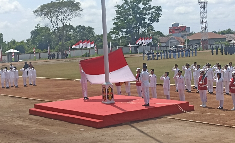 Paskibraka Kotim Sukses Kibarkan Bendera Merah Putih saat Detik-Detik Proklamasi RI
