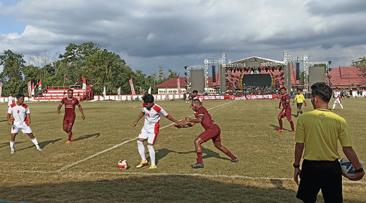 Pertandingan Sampit All Star vs Kalteng Putra di Stadion 29 Nopember, Jalan Tjilik Riwut, Sampit, Sabtu, 5 Agustus 2023.