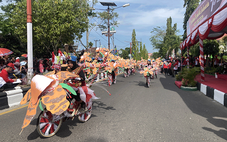 304 Regu 6000 Orang Ikuti Pawai Pembangunan