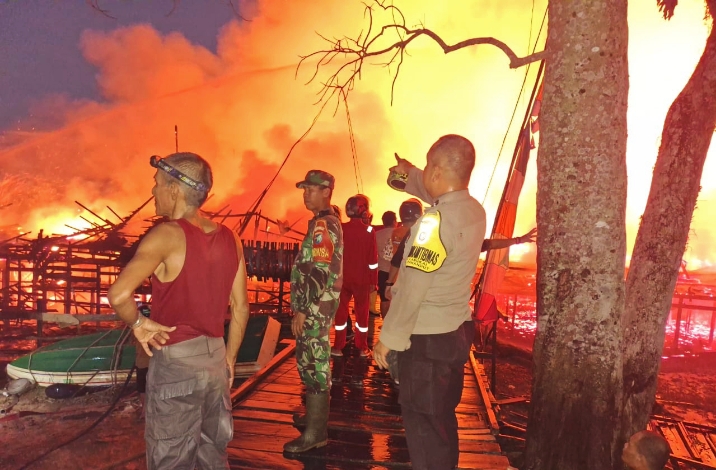 Kebakaran Flamboyan Bawah Palangka Raya, Puluhan Kepala Keluarga Kehilangan Rumah
