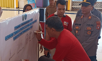 Plt Kadisdik Kotim, M Irfansyah menandatangani komitmen gerakan transisi PAUD SD, Sabtu, 12 Agustus 2023.