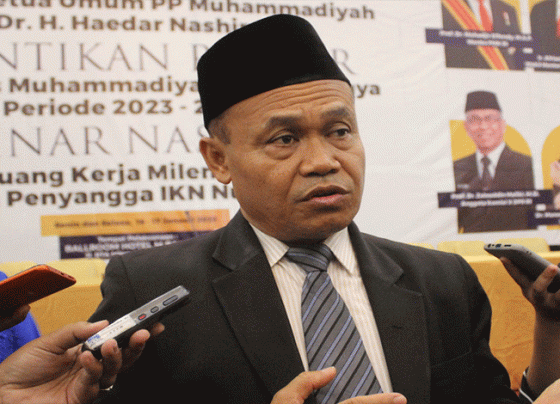 Rektor UMPR Dr HM Yusuf SSos MAP