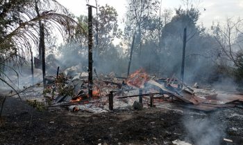 Sebuah rumah yang ludes terbakar akibat rembetan api kebakaran lahan di Jalan Pramuka, Sampit, Kotim.