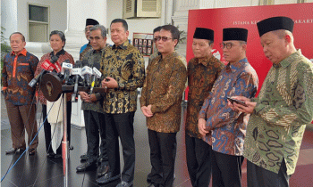 Sekjen Gerindra Ahmad Muzani jumpa pers usai menyampaikan aspirasi kepada Presiden Joko Widodo tentang pentingnya meninjau ulang kebijakan zonazi PPDB.