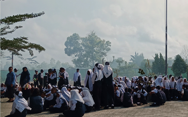 Disdik Kotim Izinkan Sekolah Masuk Lebih Siang Kalau Kabut Asap Menganggu