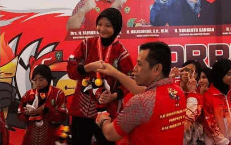 Hebat! Siswi SDN 4 Ketapang Raih 2 Medali Perak Cabor Tenis Meja Porprov Kalteng 2023