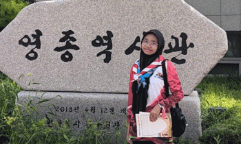 Siswi SMAN 2 Sampit, Dian Tri Widiastuti saat mengikuti jambore dunia di Korea Satan.