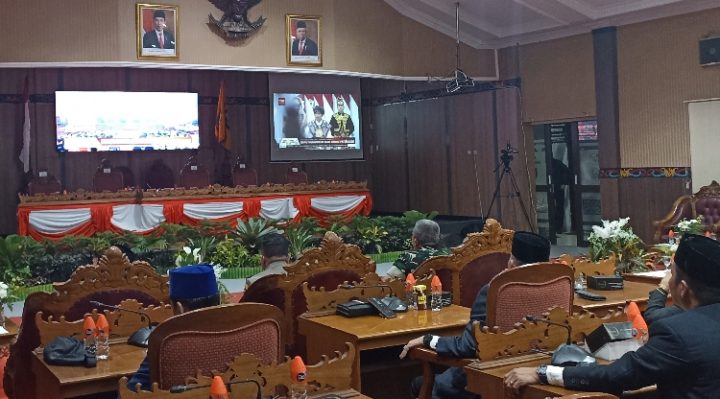 Suasana Rapat Paripurna DPRD Kotim yang digelar dengan menyaksikan Pidato Kenegaraan, Rabu 16 Agustus 2023.