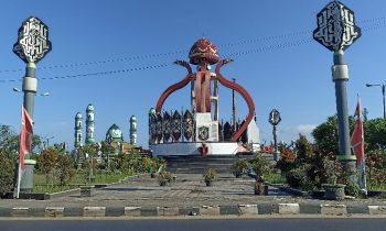 Suasana langit Sampit pada pukul 08.00 WIB di Bundaran Belanga, Jalan Jenderal Sudirman KM 2,5 tampak tak ada asap.