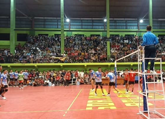 Suasana partai final voli indoor putera di GOR voli indoor Sampit, Jalan Tjilik Riwut, Rabu, 2 Agustus 2023.