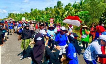 Suasana pawai karnaval HUT RI ke 78 di Kecamatan Teluk Sampit, Minggu 13 Agustus 2023.