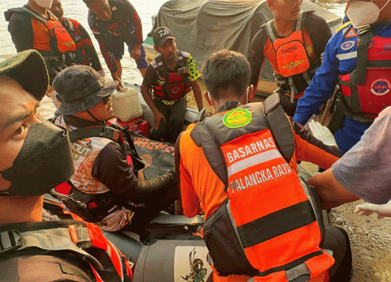 Tim SAR gabungan mengevakuasi jasad remaja 14 tahun.