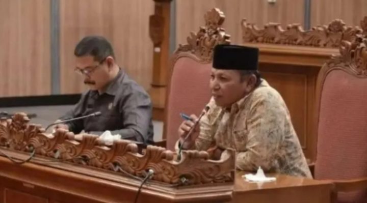 Wakil Ketua I DPRD Kotim, Rudianur kanan.