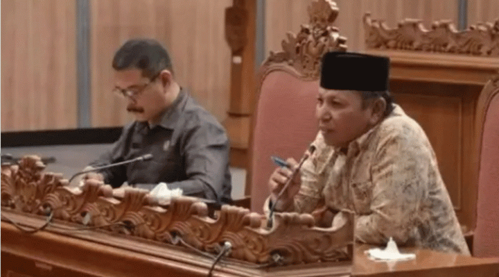 Wakil Ketua I DPRD Kotim sekaligus Anggota DPRD Kotim Dapil III, H Rudianur kanan