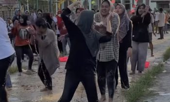 Warga Komplek Perumahan Pandawa saat mengikuti lomba 17 Agustusan.