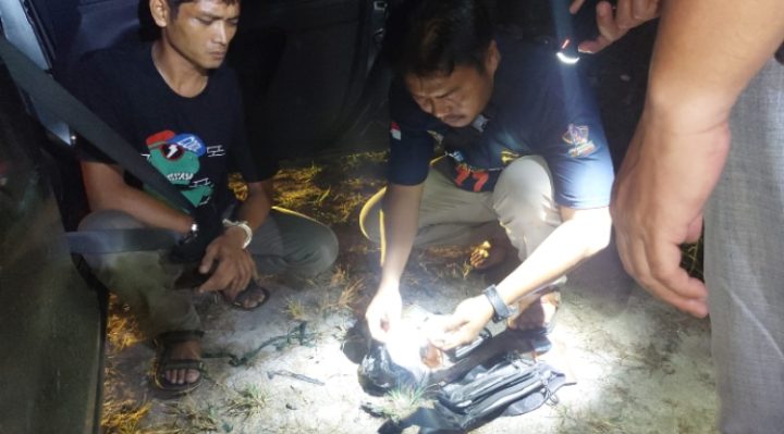 Anggota Satres Narkoba Polres Katingan saat melakukan penangkapan terhadap pengedar sabu di Kasongan.