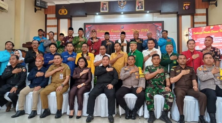 Bupati Kotim Halikinnor beserta jajaran berfoto bersama saat Deklarasi Pemilu Damai, Selasa, 5 September 2023.