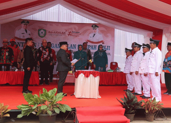 Bupati Kotim Halikinnor melantik empat orang penjabat, yang digelar di Kecamatan Perenggean , Kamis, 14 September 2023.