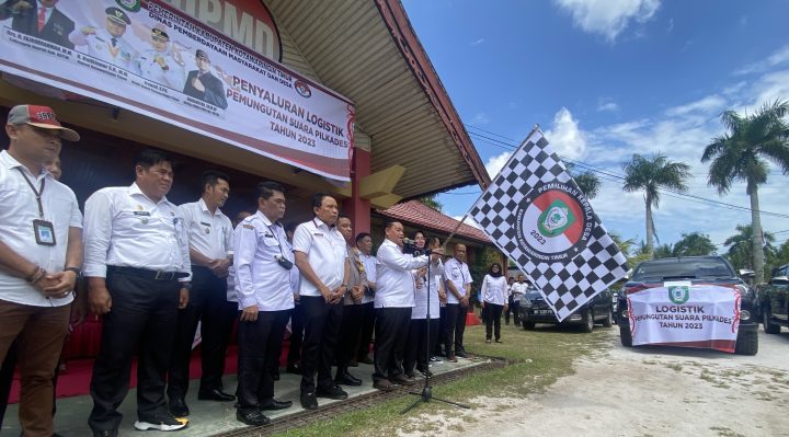 Bupati Kotim Halikinnor melepas penyaluran logistik Pilkades, Rabu, 20 September 2023