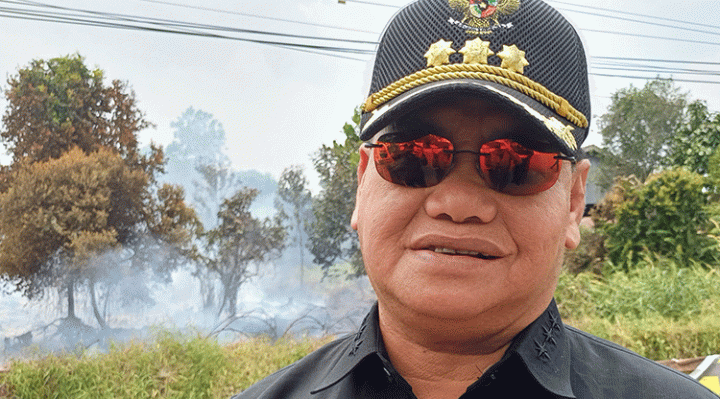 Bupati Kotim Halikinnor meninjau Karhutla di Jalan Pramuka Sampit, Selasa, 5 September 2023.