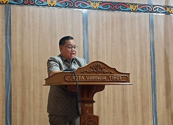 Bupati Kotim, Halikinnor menyampaikan sambutan di Gedung Paripurna DPRD Kotim.