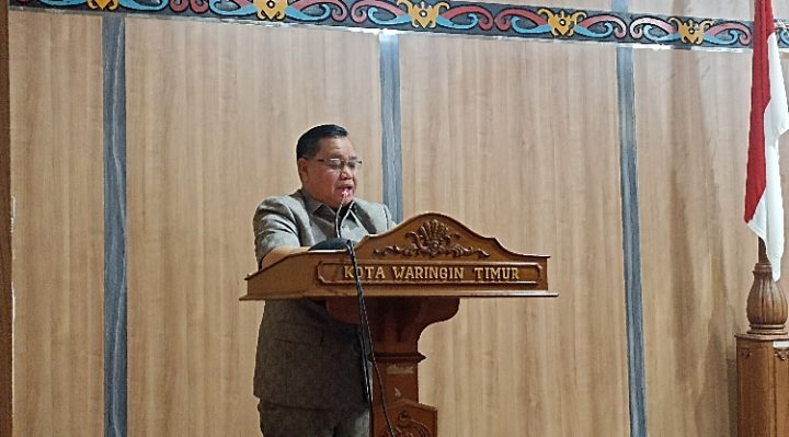 Bupati Kotim, Halikinnor menyampaikan sambutan di Gedung Paripurna DPRD Kotim.
