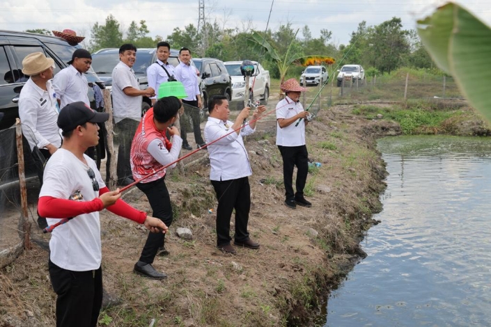 Halikinnor Senang Memancing dan Makan Ikan Tangkapan Bersama