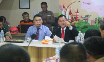 Bupati Kotim Halikinnor saat memimpin rapat koordinasi terkait penetapan status tanggap darurat bencana Karhutla, Senin, 11 September 2023.