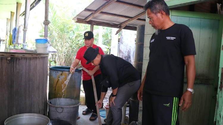 Halikinnor Menyalurkan Air Bersih untuk Masyarakat Terdampak Kekeringan di Selatan Kotim