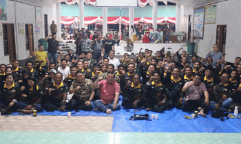 Bupati Kotim beserta jajaran saat berfoto bersama dengan Sekretaris Desa se Kotim yang bertempat di Kecamatan Perenggean.