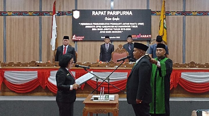 DPRD Kotim melantik Marudin sebagai Anggota PAW menggantikan posisi H. Rambat, Senin 11 September 2023.