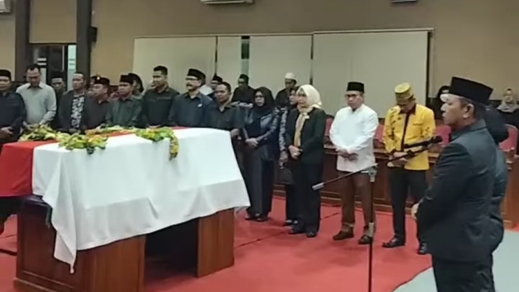 DPRD Kotim Berikan Penghormatan Terakhir kepada Almarhum Nadie