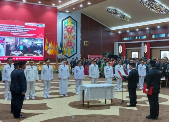 Gubernur Kalimantan Tengah H. Sugianto Sabran  saat melantik 10  Pj. Bupati dan Pj. Wali Kota di Kalimantan Tengah , Senin, 25 September 2023.