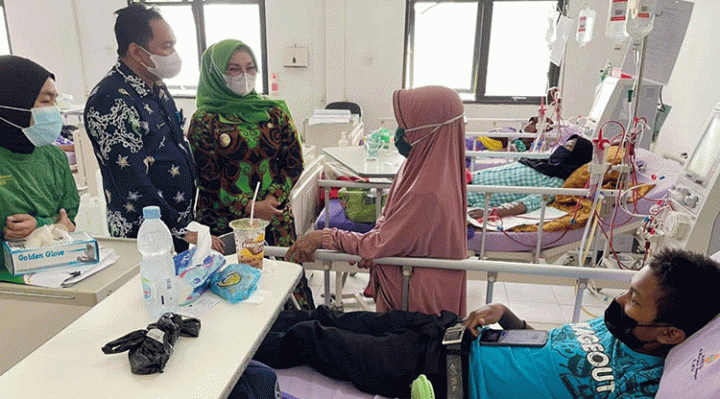 ILUSTRASI Perawatan pasien di RSUD dr Murjani Sampit.