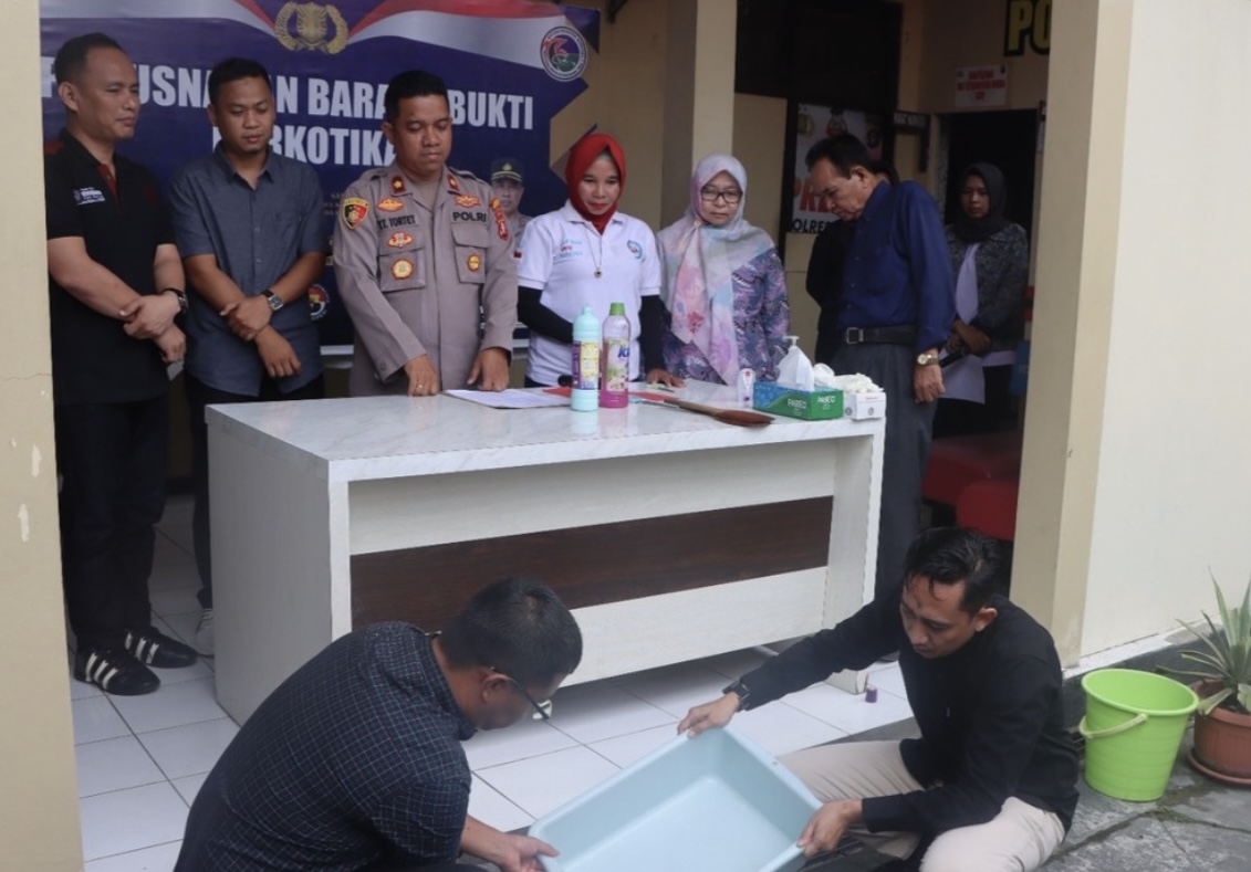 Polres Kotawaringin Timur Memusnahkan Sabu Senilai Hampir Rp 21 juta