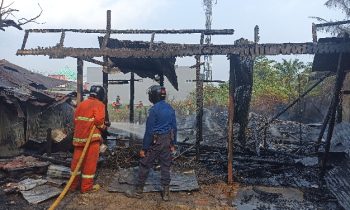 Kebakaran menghanguskan dua rumah di Jalan Muchran Ali, Baamang seberang SDN 1 Baamang Tengah, Jumat 29 September 2023.