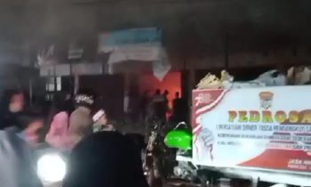 Kebakaran ruko di kawasan Pasar Sejumput, Jalan D.I. Panjaitan, Ketapang, Jumat 22 September 2023.
