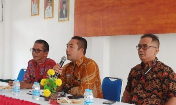 Kepala DPMD Kotim, Raihansyah tengah
