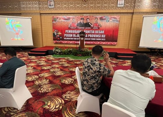 Ketua Umum PB Porprov XII Kalteng, Halikinnor memimpin pembubaran panitia di Palangka Raya, Rabu malam, 6 September 2023.