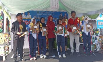 Para peraih juara pada lomba menulis di telabang event Edukasi Wisata Museum di Museum Kayu Sampit, Minggu 3 September 2023.