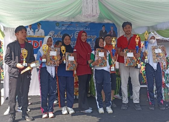 Para peraih juara pada lomba menulis di telabang event Edukasi Wisata Museum di Museum Kayu Sampit, Minggu 3 September 2023.