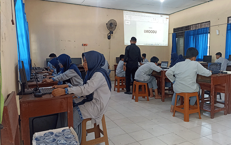 SMP Muhammadiyah Sampit Laksanakan Hari Kedua ANBK Gelombang Pertama