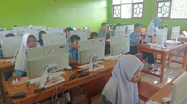 Pelaksanaan Gladi ANBK di SMPN 8 Sampit, Betang Raya, Jalan Jenderal Sudirman KM 6, Rabu 13 September 2023.