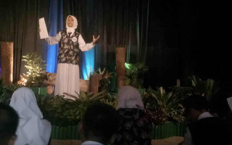 Gelar Lomba Puisi Pelajar, Museum Kayu Sampit bak Panggung Teater