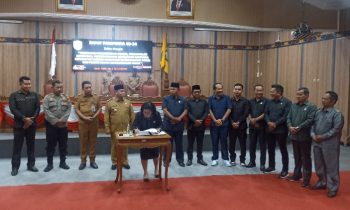 Penandatanganan Ranperda termasuk Ranperda Penyertaan Modal BUMD PT Habaring Hurung pada Rapat Paripurna ke 23 DPRD Kotim, Senin 4 September 2023.