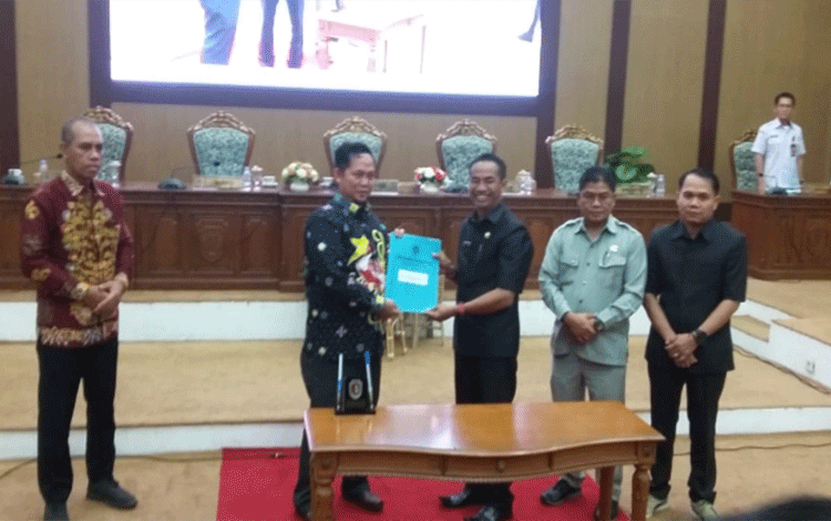 DPRD Katingan Sahkan Dua Buah Raperda, Ini Kata Pj Bupati