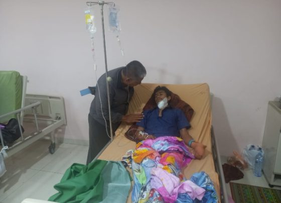 Salah seorang korban benttok di Desa Pelantaran dirawat di RSUD dr Murjani Sampit.