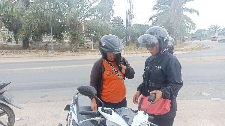Tumpahan CPO Kembali Makan Korban, Seorang Wanita Tergelincir di Depan Islamic Center